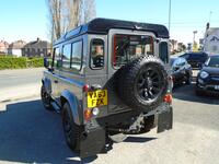 LAND ROVER DEFENDER 90